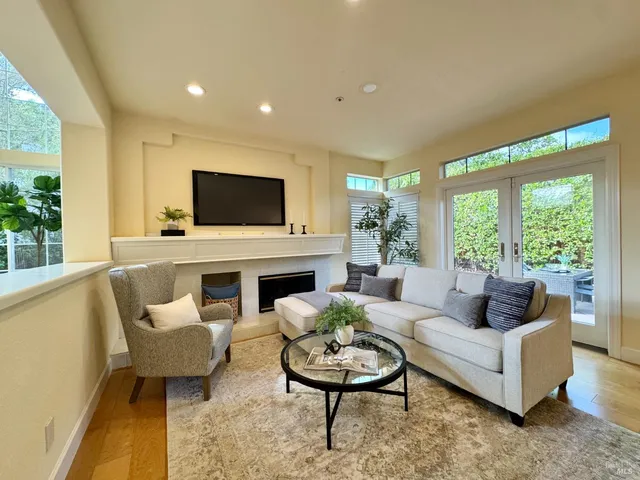 $1,147,000 | 33 Cove Court, Napa, CA 94559