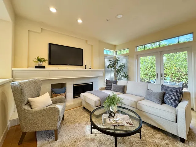 $1,147,000 | 33 Cove Court, Napa, CA 94559