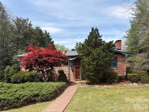$515,000 | 122 West Sweetbriar Lane, Etowah, NC 28729