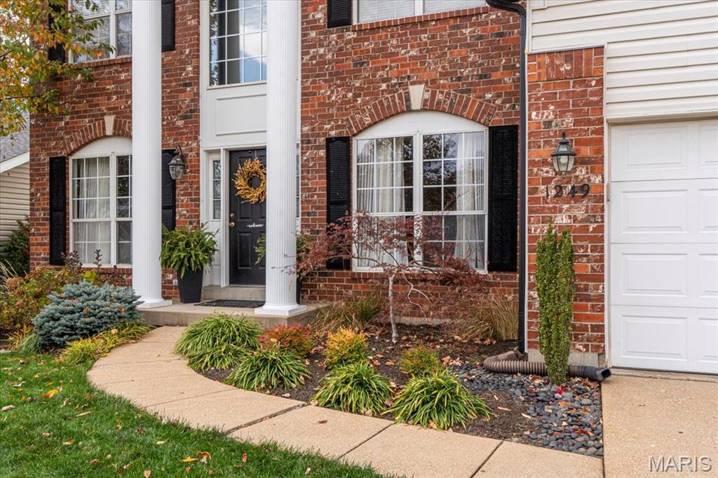 1249 Arbor Bluff Circle Ballwin, MO 63021 - Photo 3 of 33