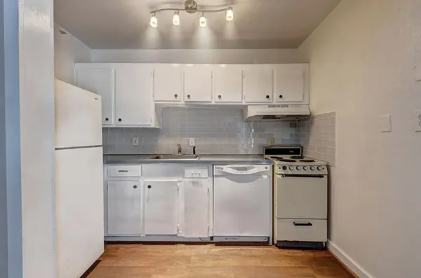 $960 | 2322 Dunlavy Street, Unit 6, Houston, TX 77006