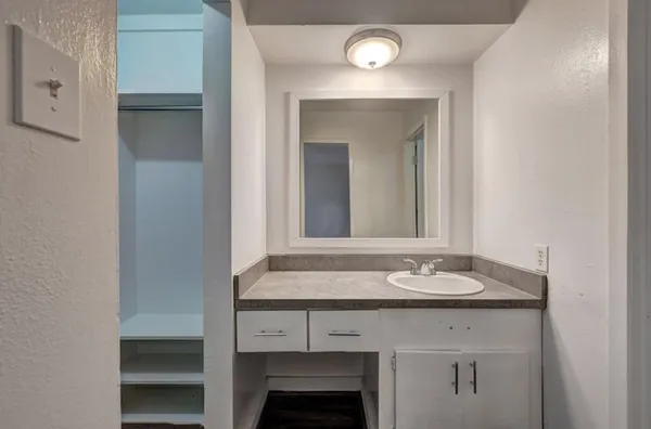 $960 | 2322 Dunlavy Street, Unit 6, Houston, TX 77006