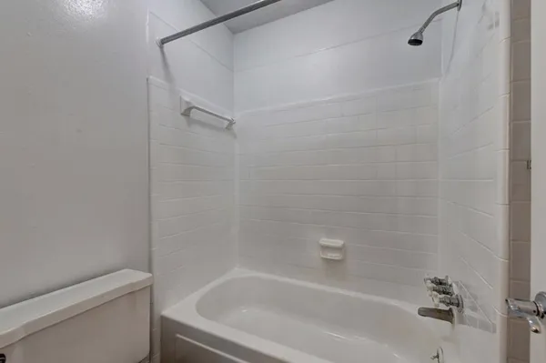 $960 | 2322 Dunlavy Street, Unit 6, Houston, TX 77006