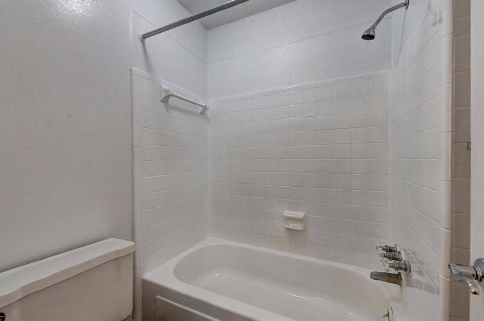 2322 Dunlavy Street, Unit 6 Houston, TX 77006 - Photo 4 of 6 a close up of a bathtub curtain
