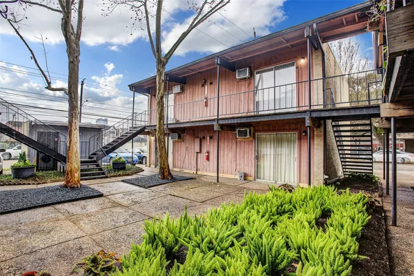 $960 | 2322 Dunlavy Street, Unit 6, Houston, TX 77006