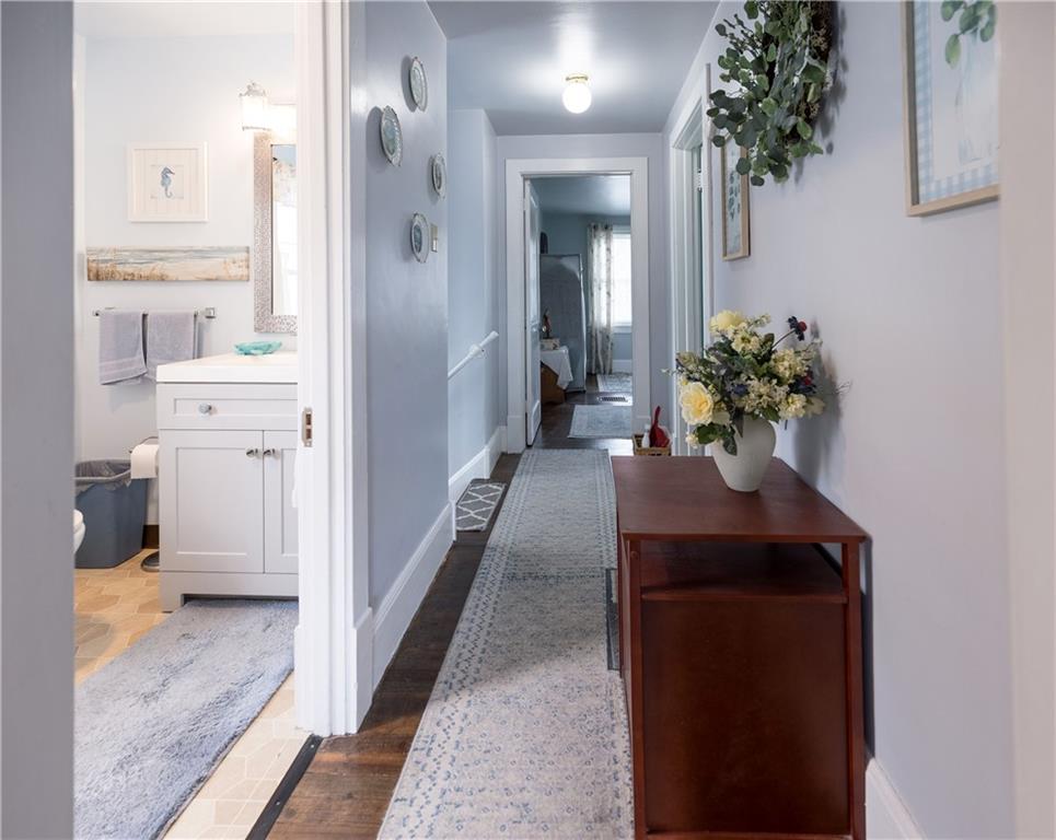 626 West Main Street Everett, PA 15537 - Photo 19 of 32 a hallway with painting and a potted plant