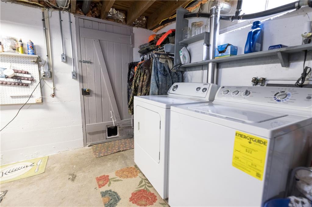 626 West Main Street Everett, PA 15537 - Photo 24 of 32 a utility room with dryer and washer