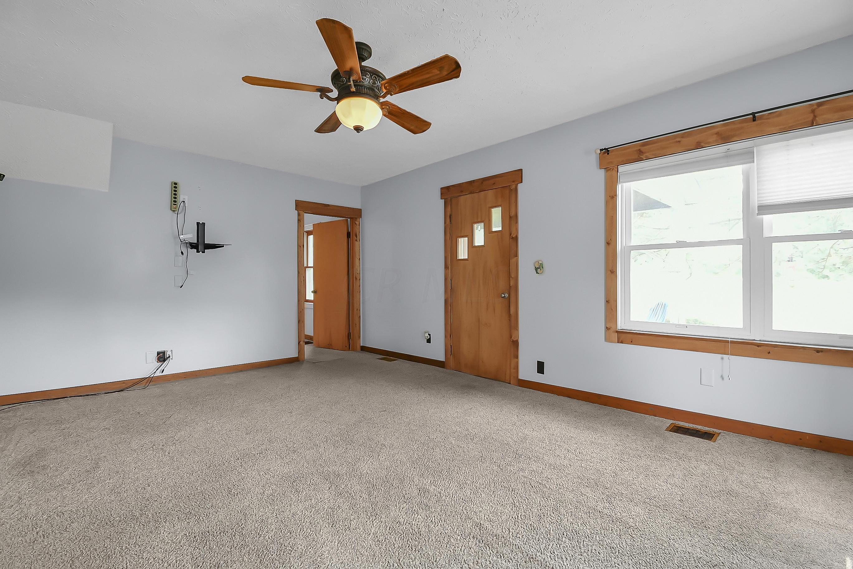 1665 Ginder Road Northwest Lancaster, OH 43130 - Photo 4 of 42 Gallery Image 4