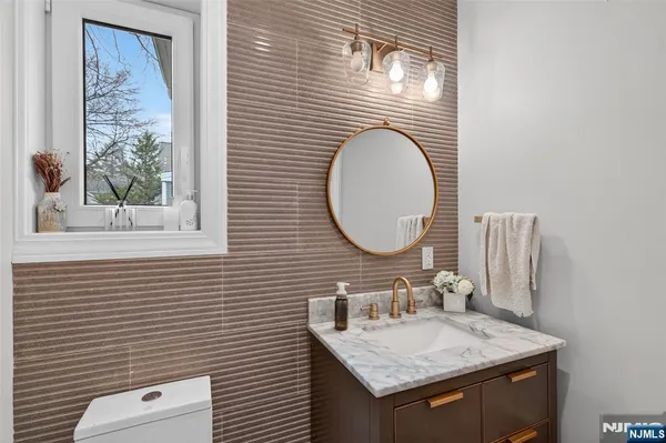 $1,599,000 | 577 Grenville Avenue, Teaneck, NJ 07666