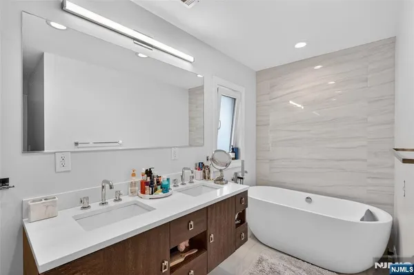 $1,599,000 | 577 Grenville Avenue, Teaneck, NJ 07666