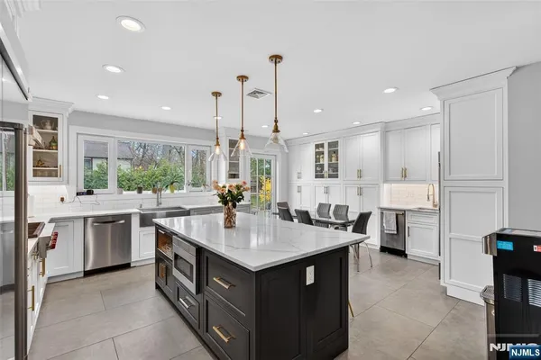 $1,599,000 | 577 Grenville Avenue, Teaneck, NJ 07666