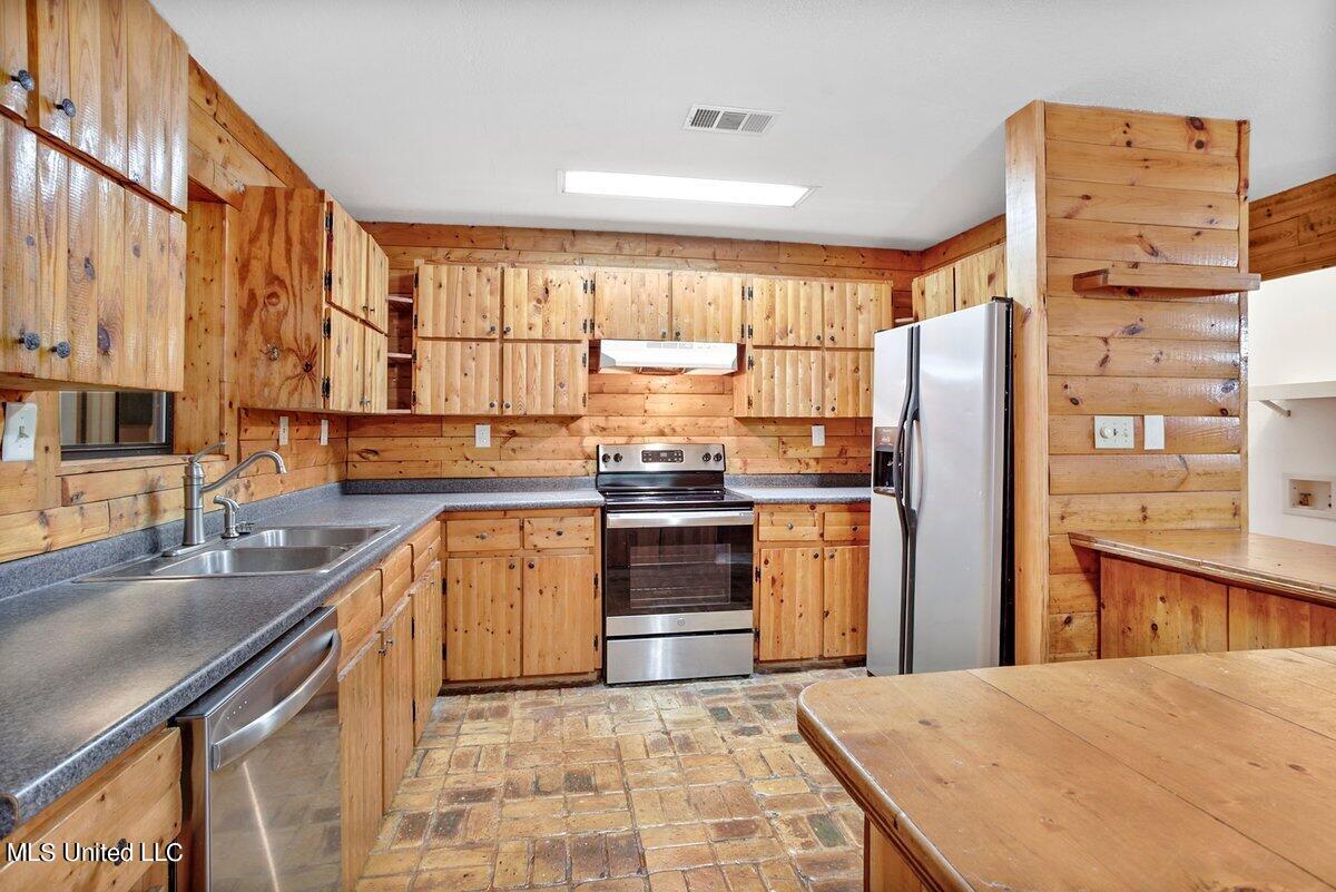 6473 Florence Road Biloxi, MS 39532 - Photo 11 of 28 HJ0A8875