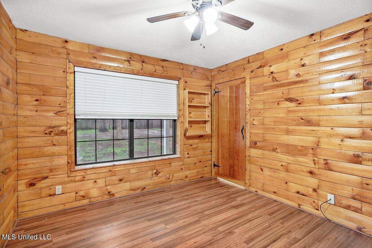 6473 Florence Road Biloxi, MS 39532 - Photo 13 of 28 HJ0A8903