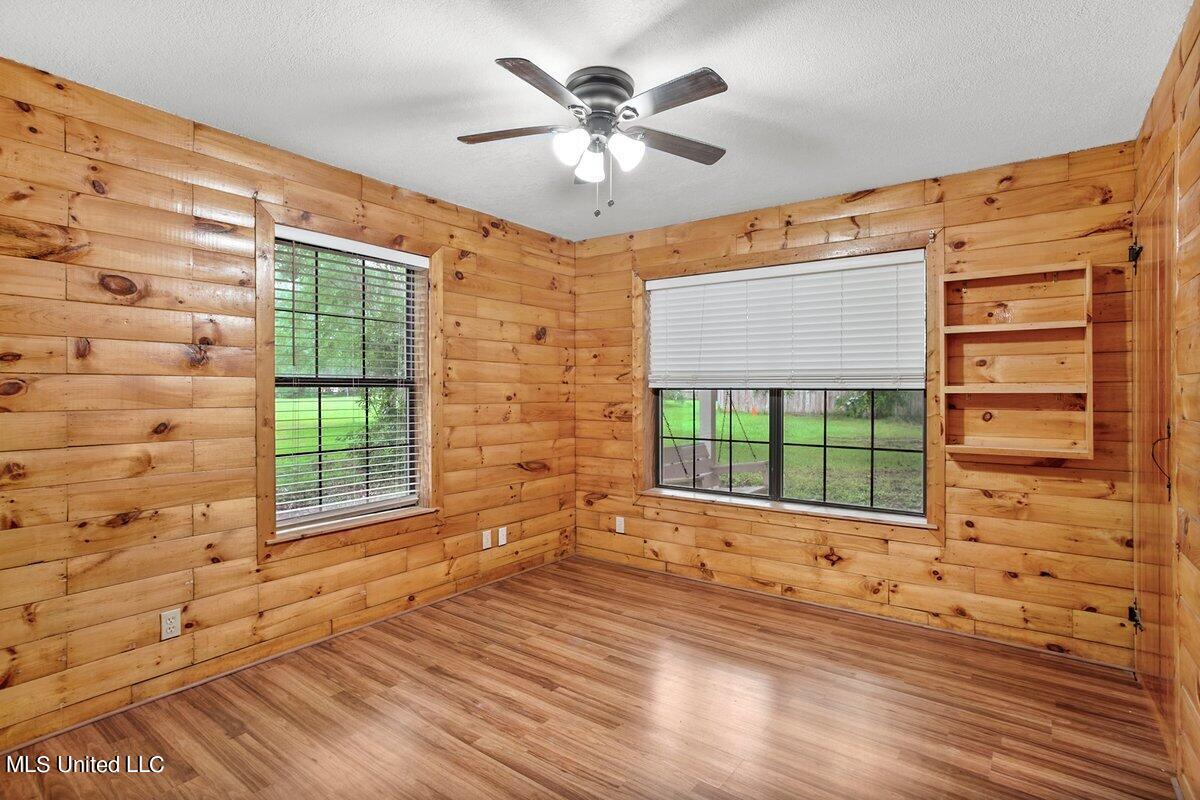 6473 Florence Road Biloxi, MS 39532 - Photo 14 of 28 HJ0A8891