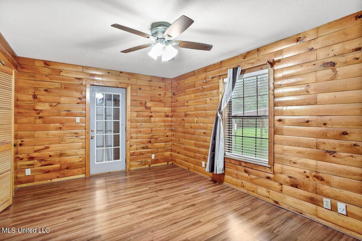 6473 Florence Road Biloxi, MS 39532 - Photo 16 of 28 HJ0A8911