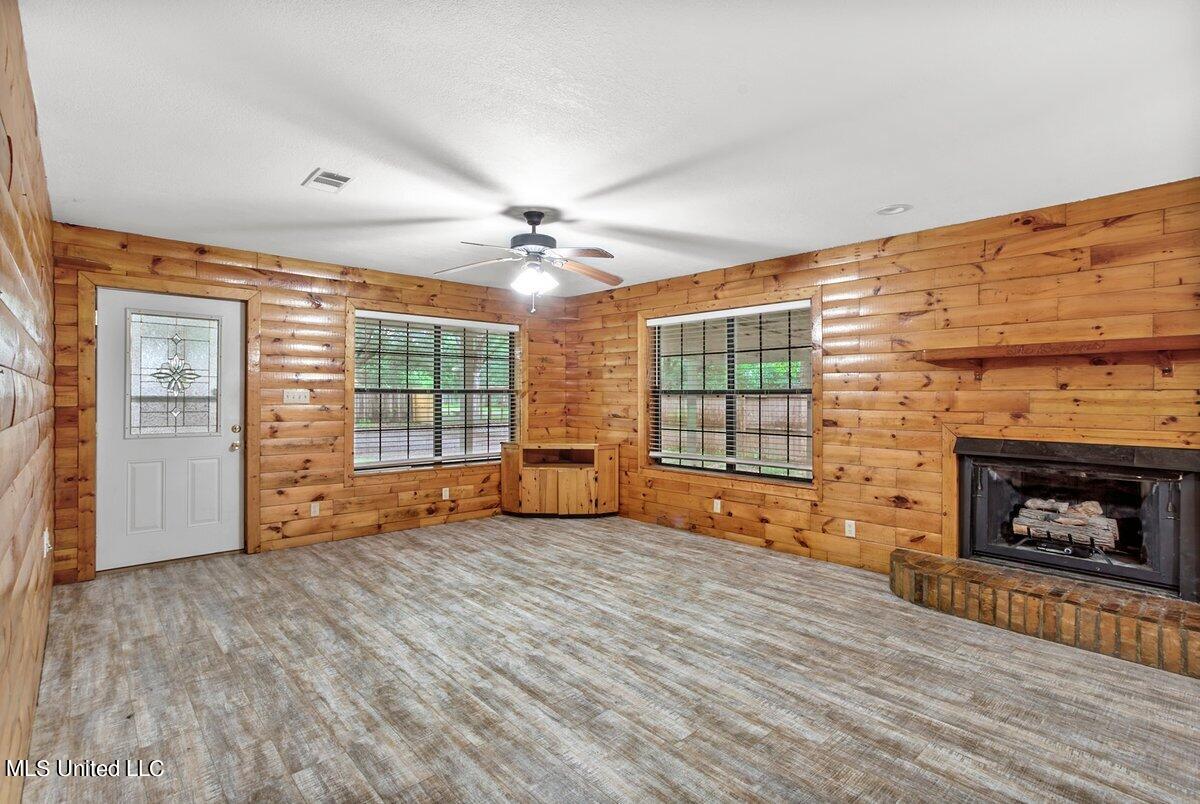 6473 Florence Road Biloxi, MS 39532 - Photo 5 of 28 HJ0A8883