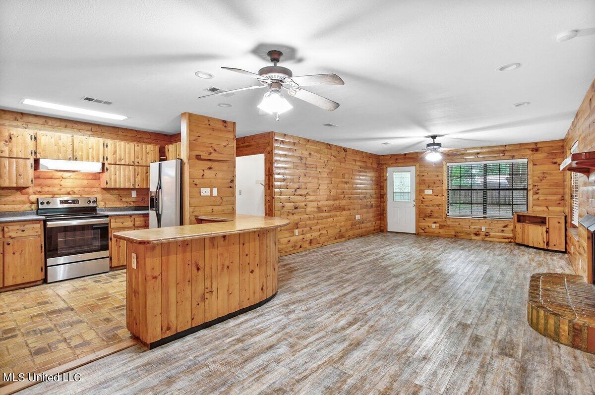 6473 Florence Road Biloxi, MS 39532 - Photo 6 of 28 HJ0A8879