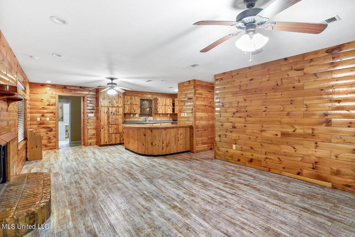 6473 Florence Road Biloxi, MS 39532 - Photo 7 of 28 HJ0A8991