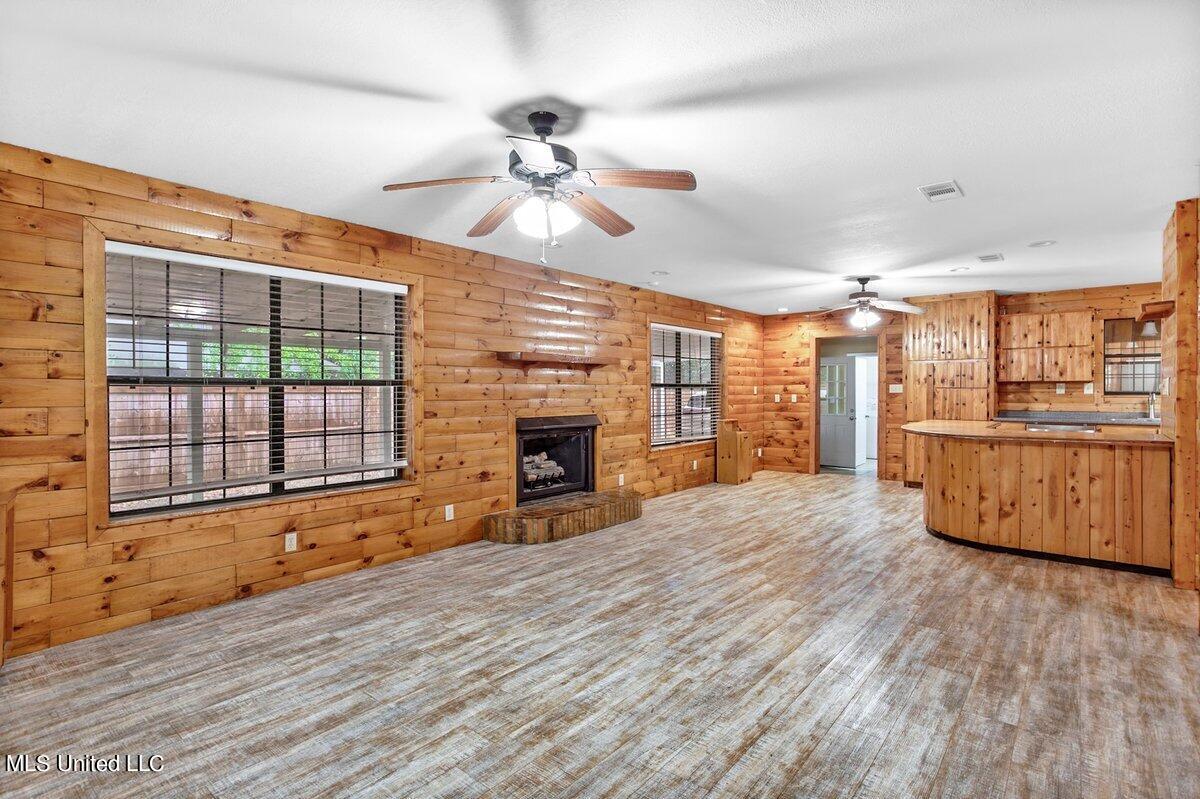 6473 Florence Road Biloxi, MS 39532 - Photo 8 of 28 HJ0A8987