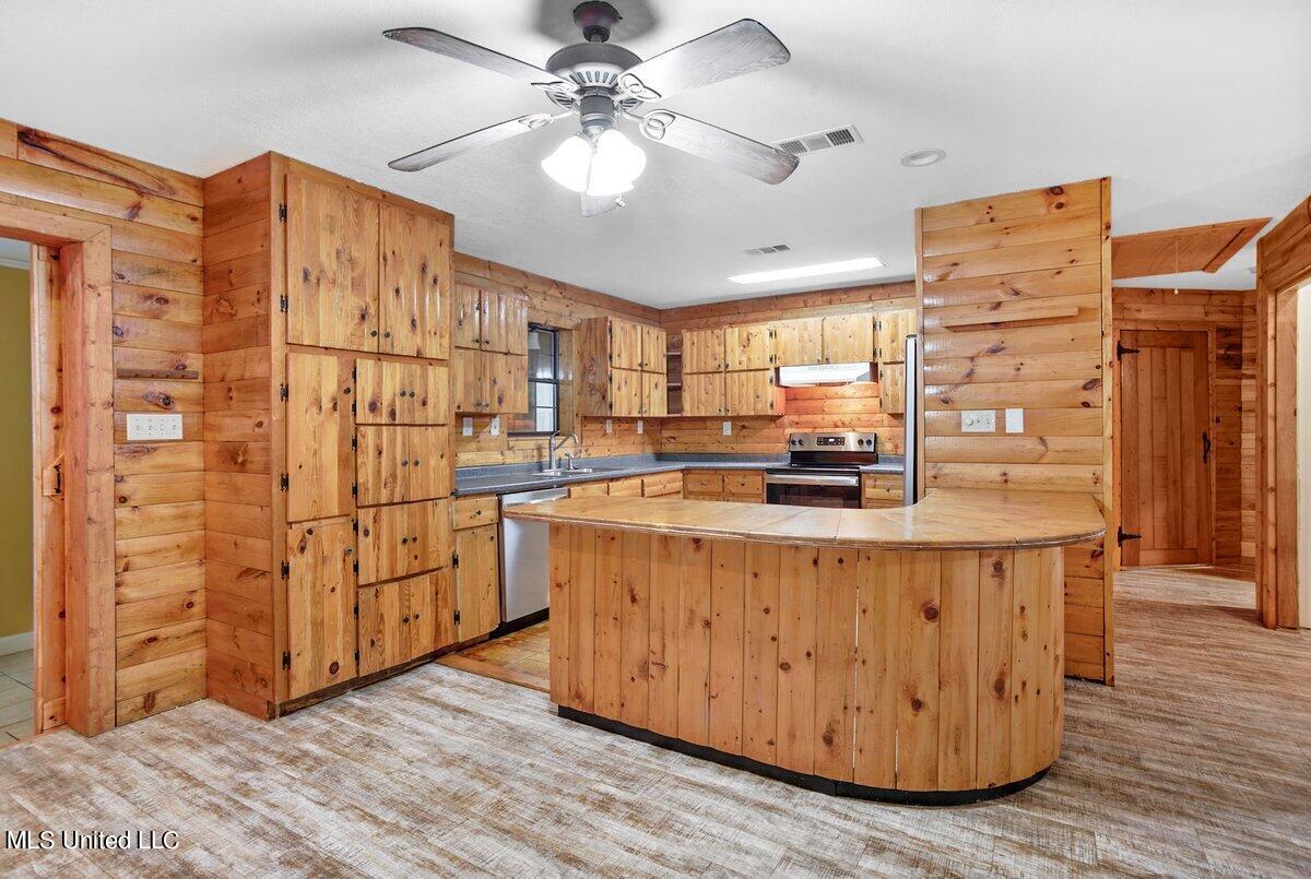 6473 Florence Road Biloxi, MS 39532 - Photo 9 of 28 HJ0A8995