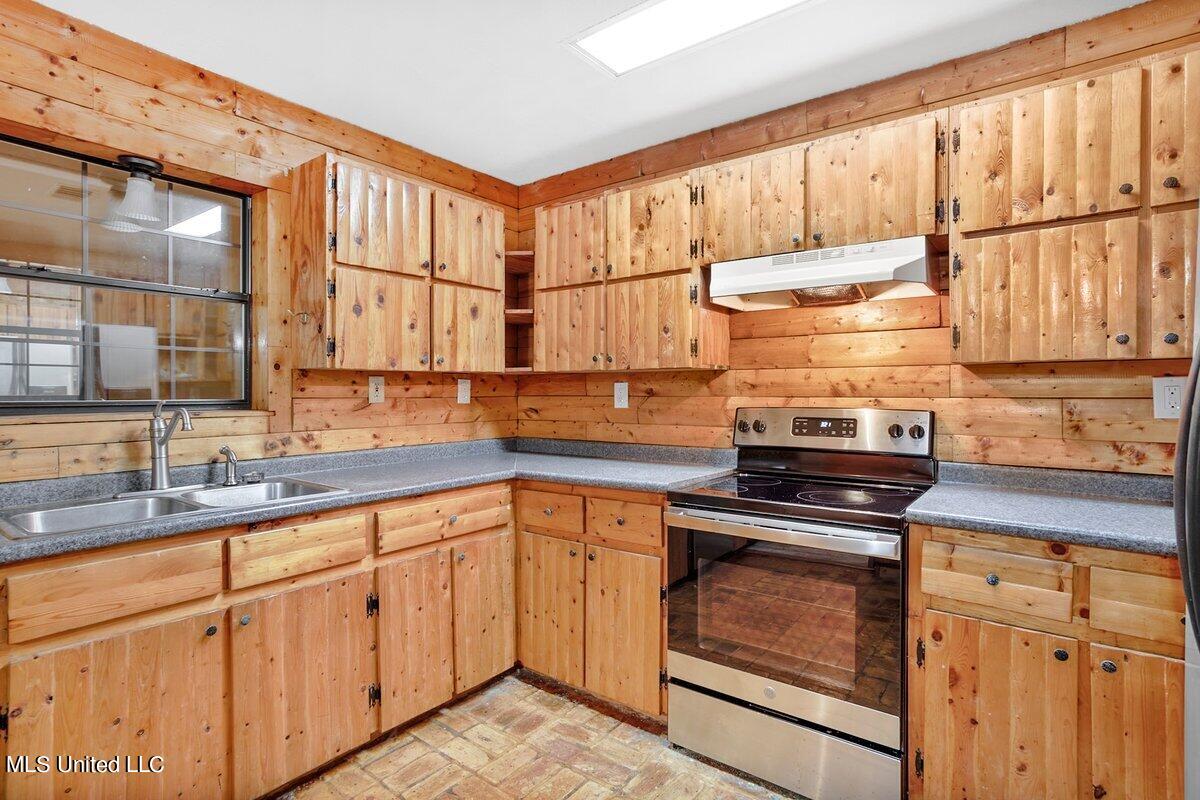 6473 Florence Road Biloxi, MS 39532 - Photo 10 of 28 HJ0A9003