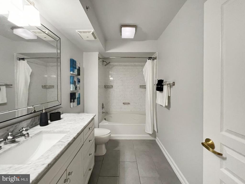 616 E Street Northwest, Unit 623 Washington, DC 20004 - Photo 11 of 31 Spacious Bathroom
