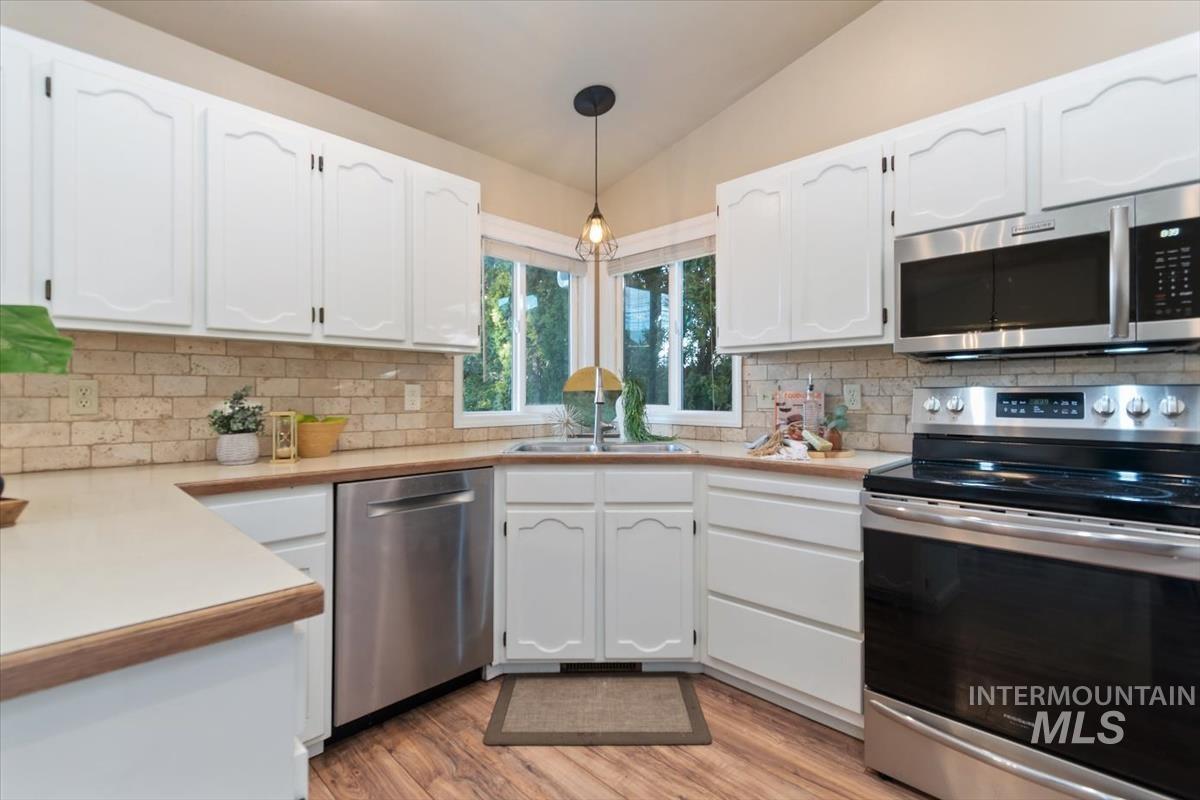 1544 East Falcon Rim Court Eagle, ID 83616 - Photo 12 of 43