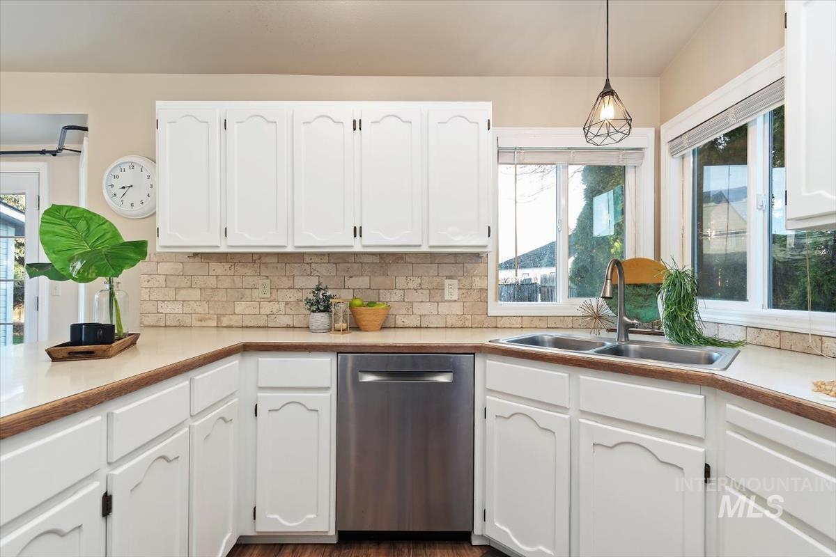 1544 East Falcon Rim Court Eagle, ID 83616 - Photo 13 of 43