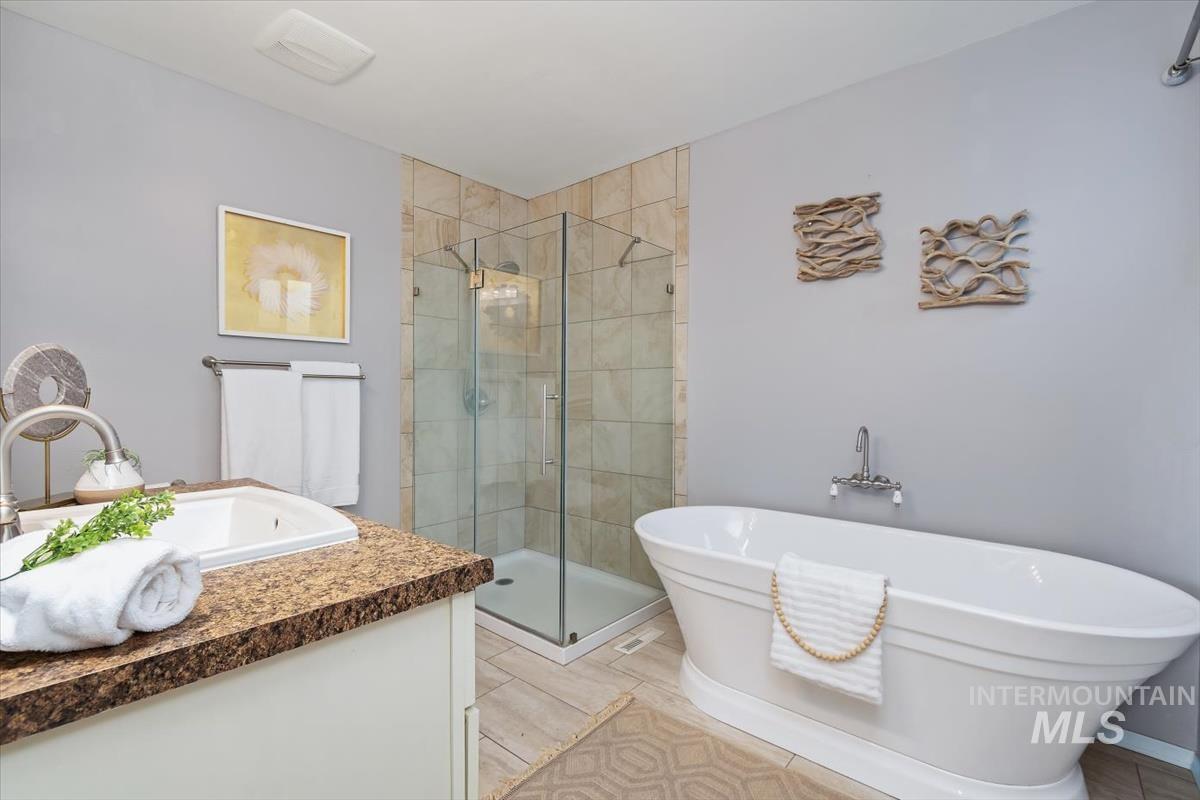 1544 East Falcon Rim Court Eagle, ID 83616 - Photo 26 of 43