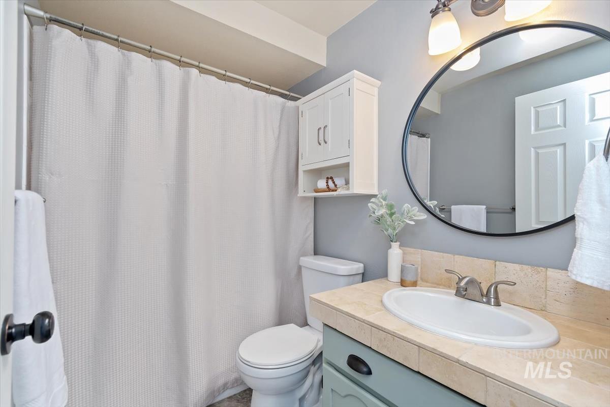 1544 East Falcon Rim Court Eagle, ID 83616 - Photo 35 of 43