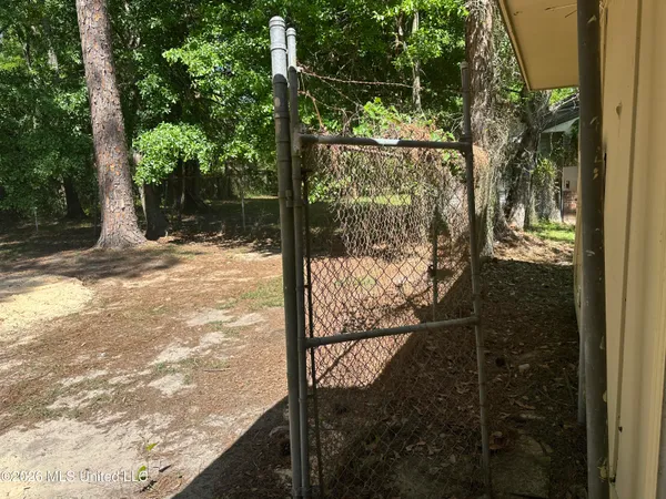 $1,200 | 1700 Riverside Drive, Gautier, MS 39553