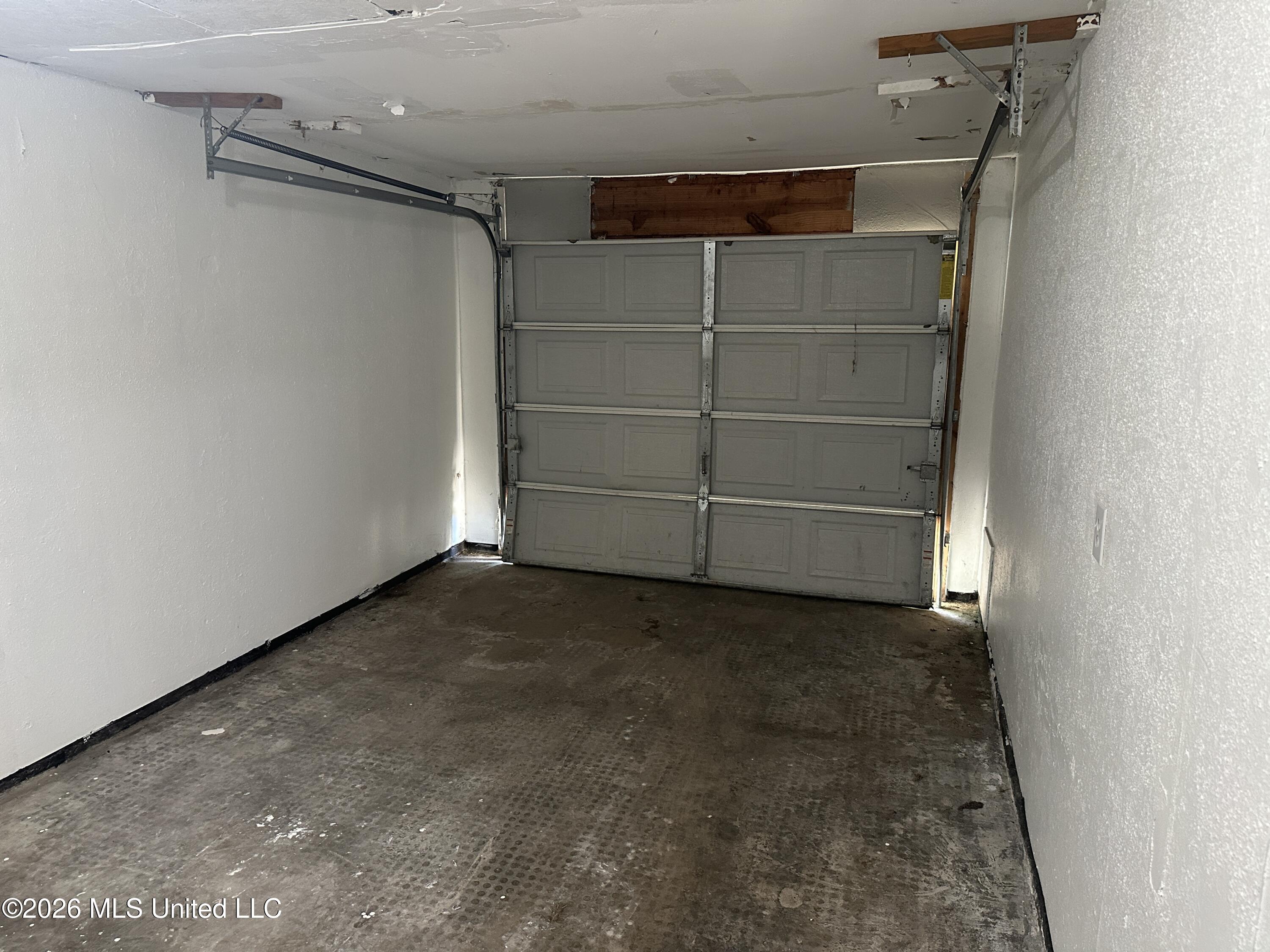 1700 Riverside Drive Gautier, MS 39553 - Photo 14 of 14 garage b