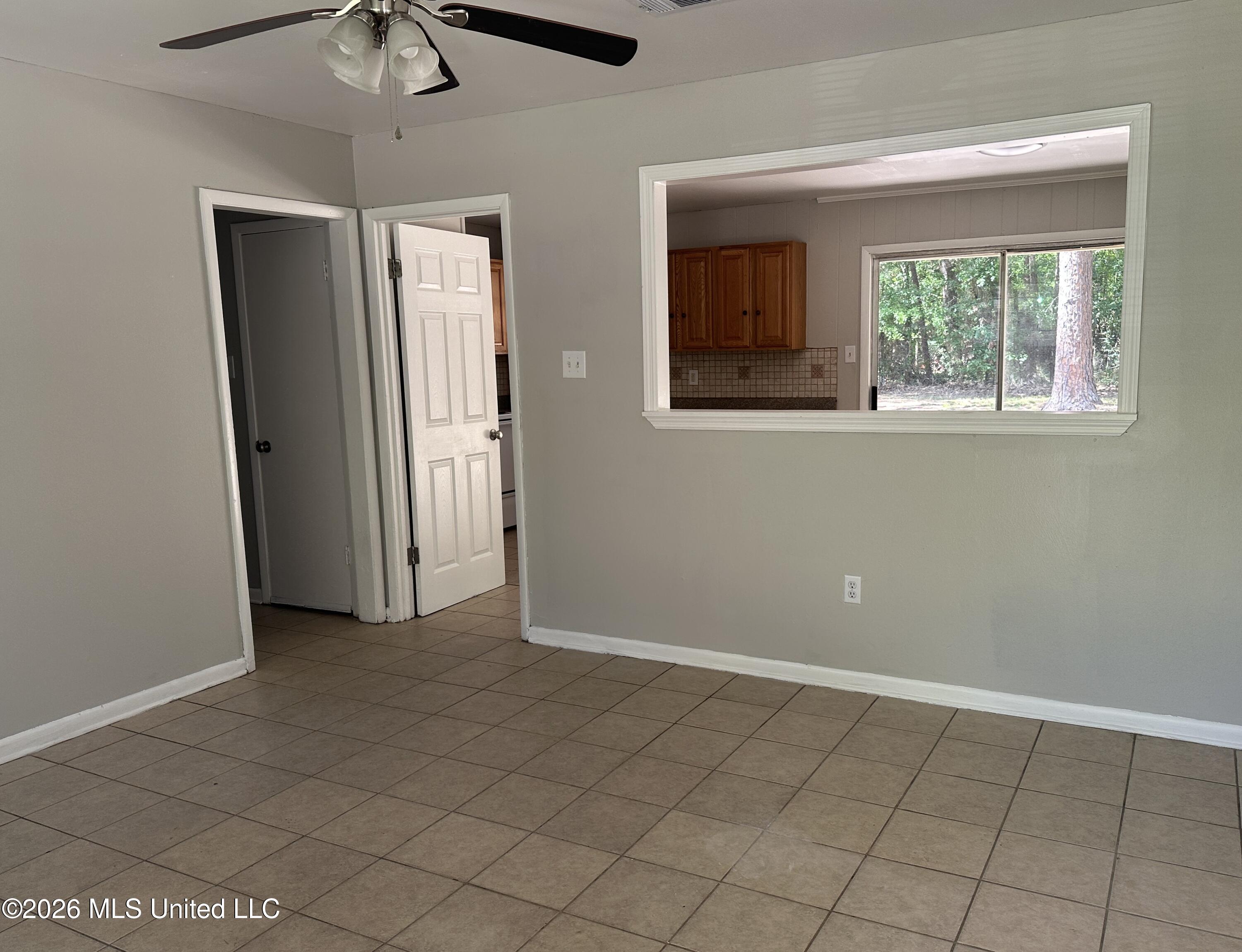 1700 Riverside Drive Gautier, MS 39553 - Photo 2 of 14 liv a