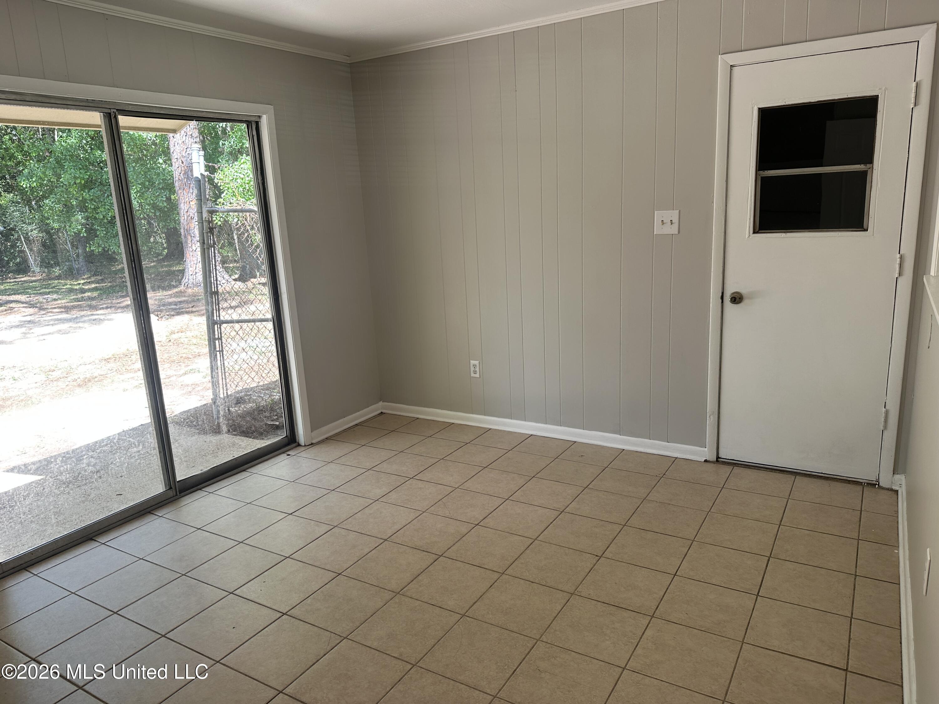 1700 Riverside Drive Gautier, MS 39553 - Photo 6 of 14 dining