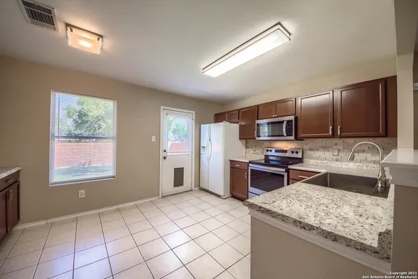 $1,900 | 8807 Summer Trl Street, San Antonio, TX 78250