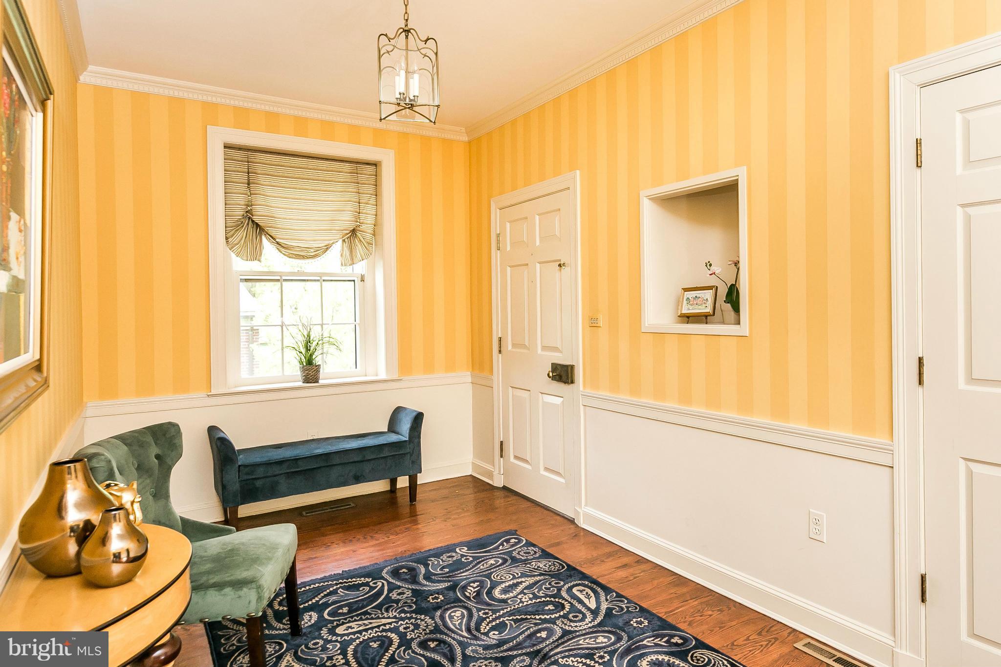 204 Churchwardens Road Baltimore, MD 21212 - Photo 2 of 29 Foyer