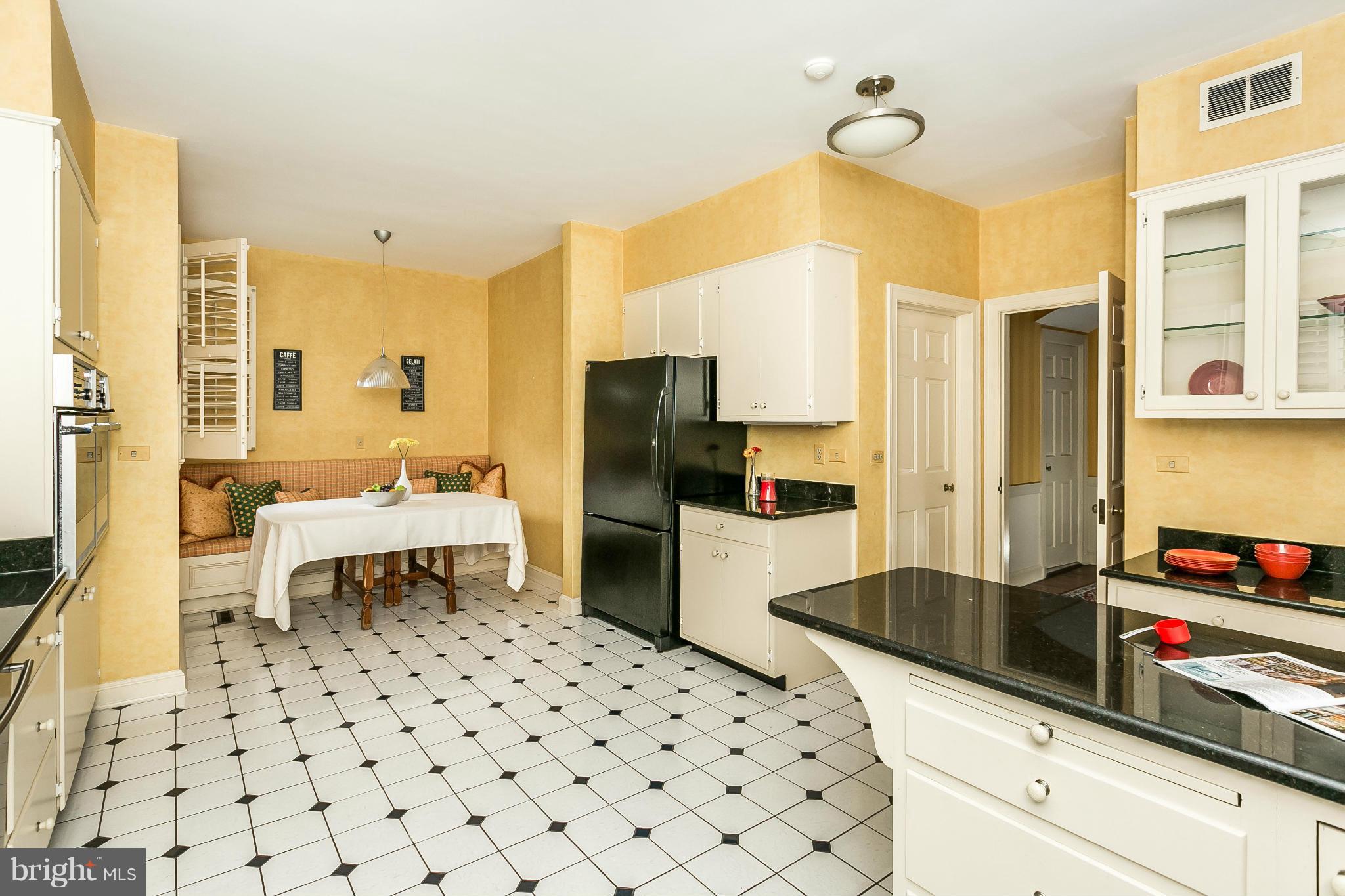 204 Churchwardens Road Baltimore, MD 21212 - Photo 11 of 29 Kitchen
