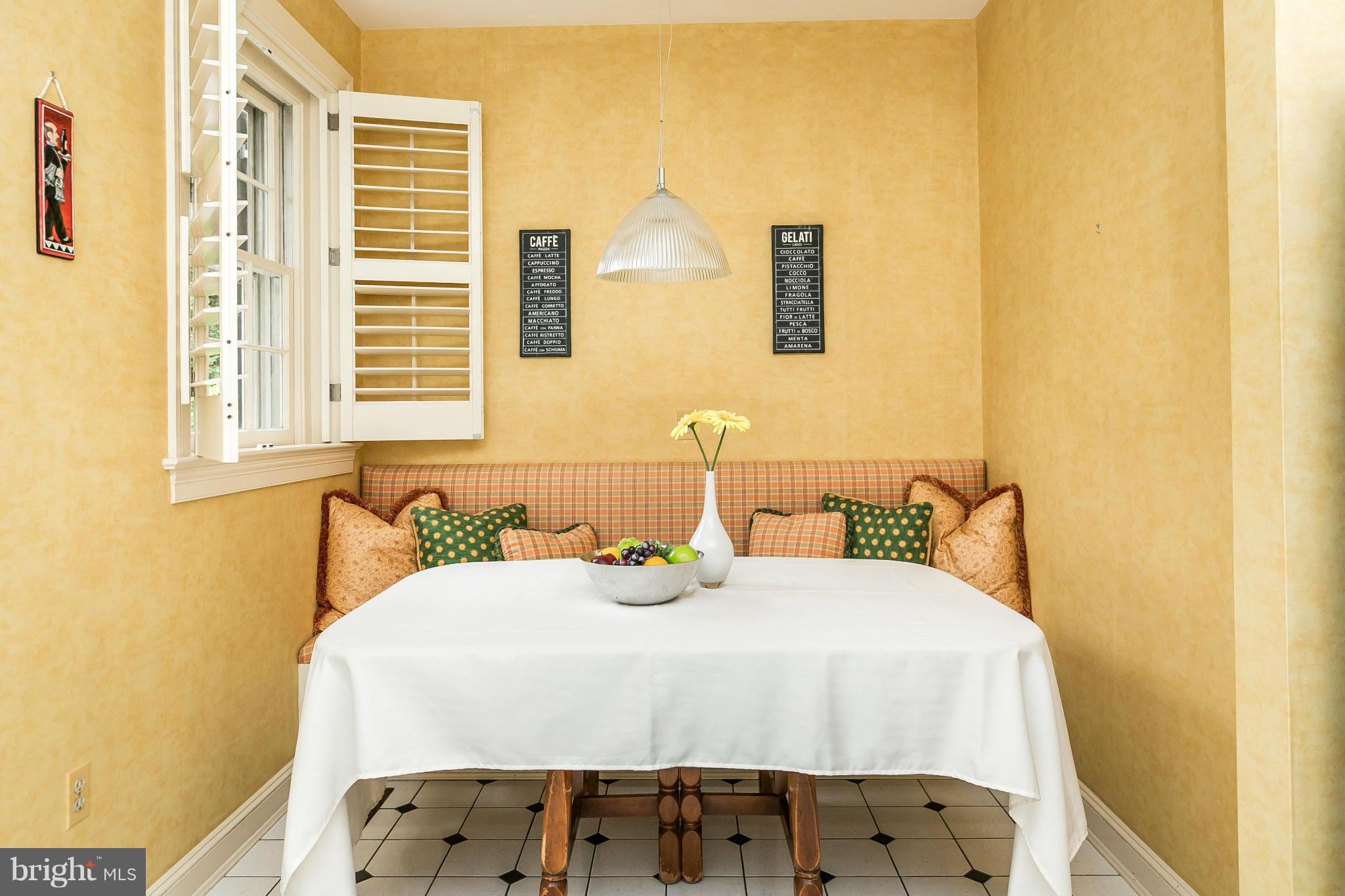 204 Churchwardens Road Baltimore, MD 21212 - Photo 12 of 29 Breakfast nook