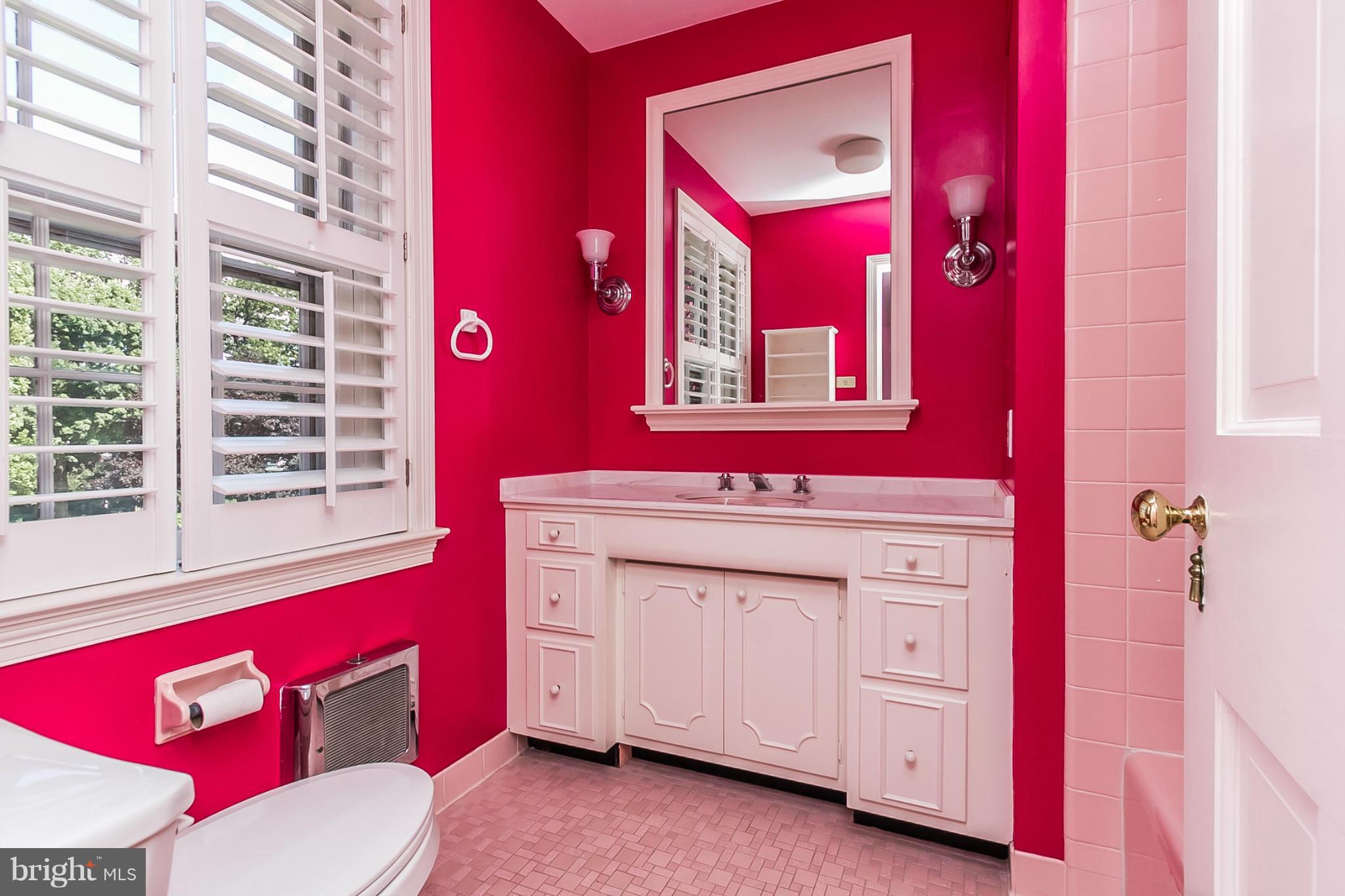 204 Churchwardens Road Baltimore, MD 21212 - Photo 25 of 29 Bath