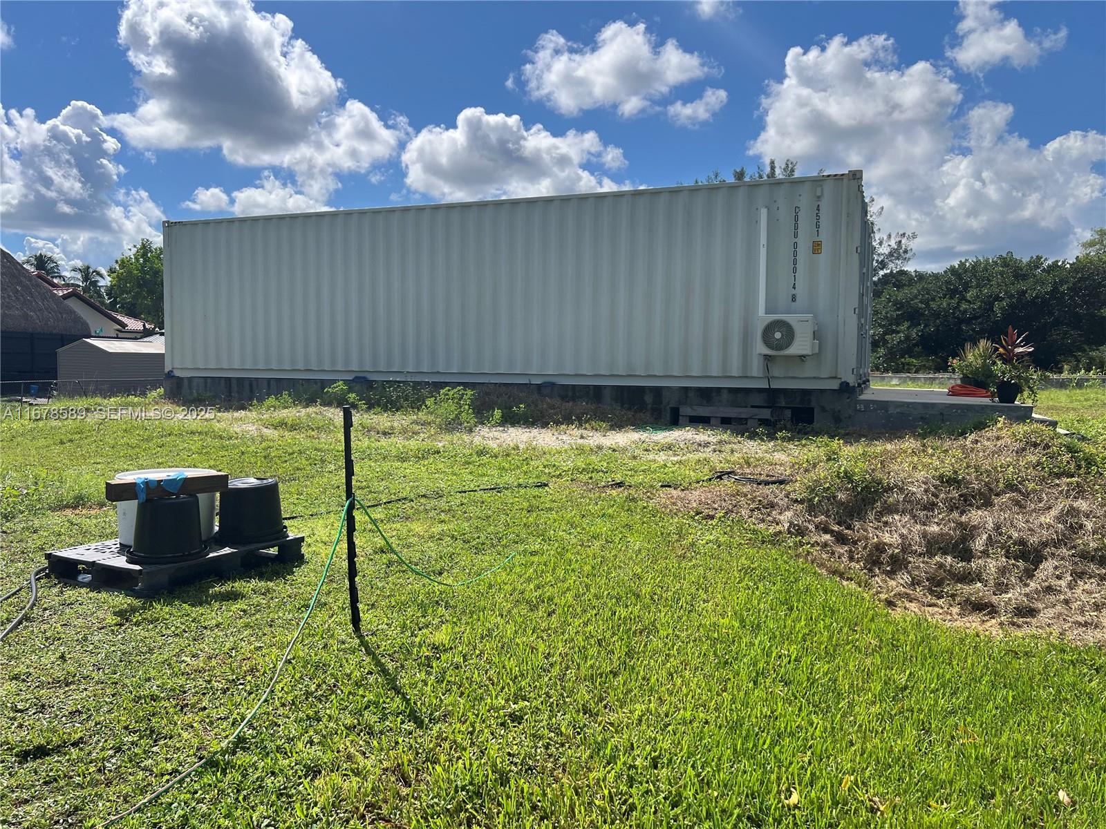20321 Southwest 48th Street Southwest Ranches, FL 33332 - Photo 32 of 46 a backyard of a house