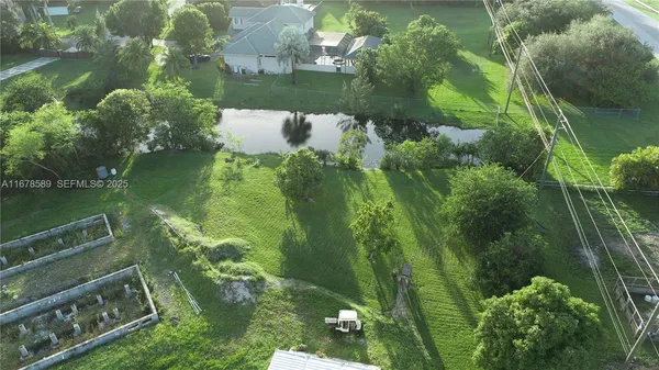 a view of an outdoor space
