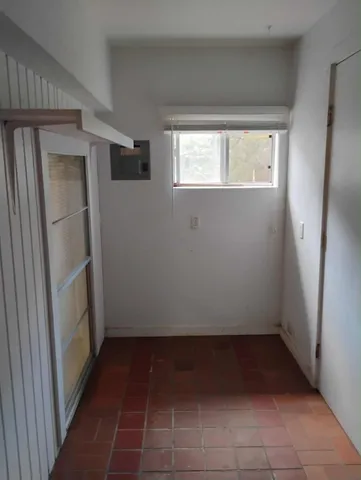 a view of utility room