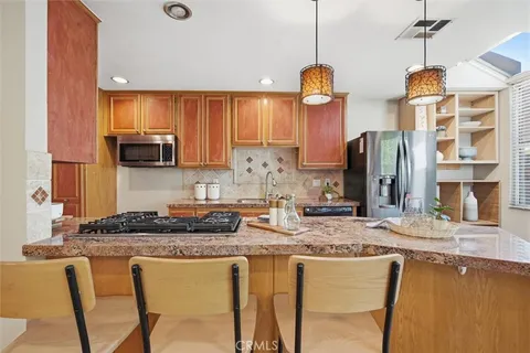 $724,998 | 18730 Hatteras Street, Unit 47, Tarzana, CA 91356