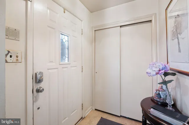 a view of room with a potted plant