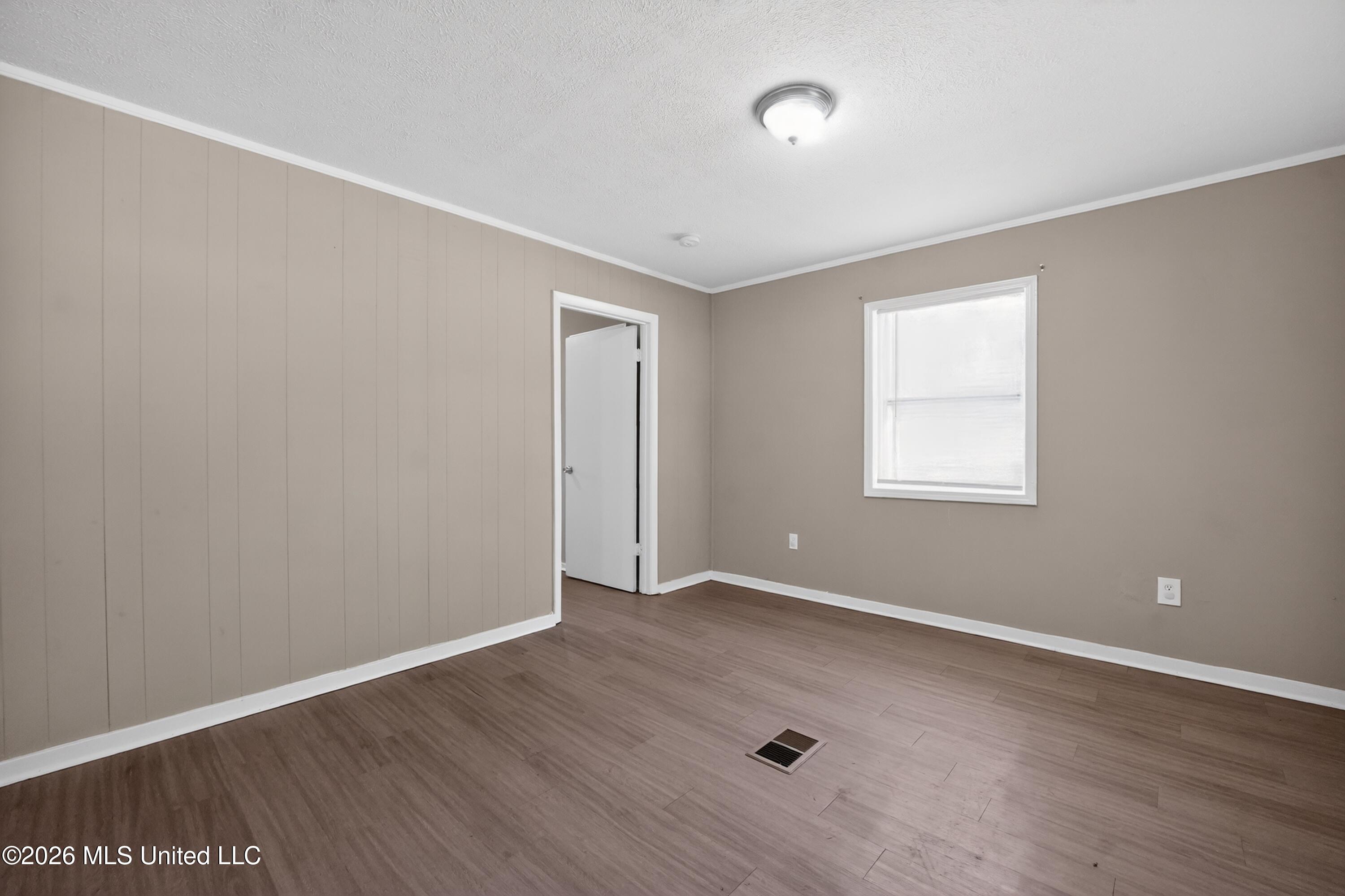 119 Martin Road Brandon, MS 39042 - Photo 6 of 25 07_119_Martin_Rd-Living_room-6682
