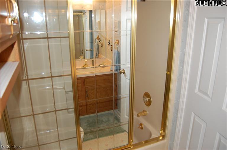 13101 West Lake Road, Unit 3 Vermilion, OH 44089 - Photo 24 of 25 Master Bathroom