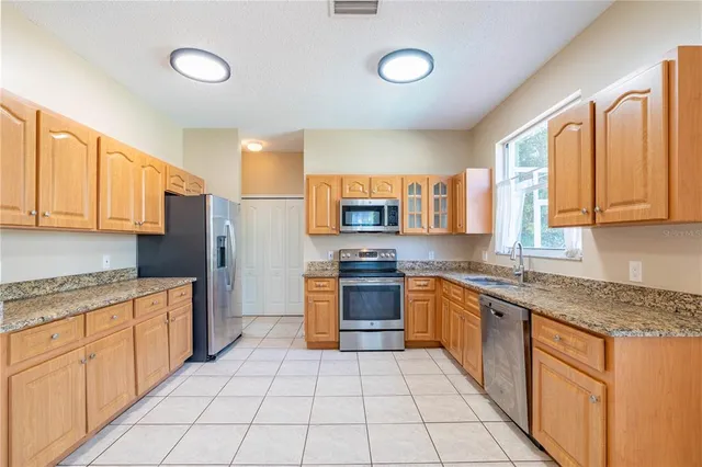 $410,000 | 504 Valencia Park Drive, Seffner, FL 33584