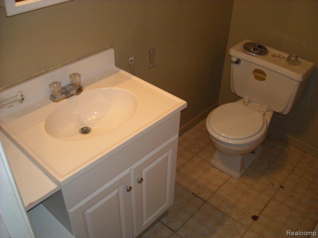 3552 Lakeshore Road Lexington, MI 48450 - Photo 9 of 10 bath