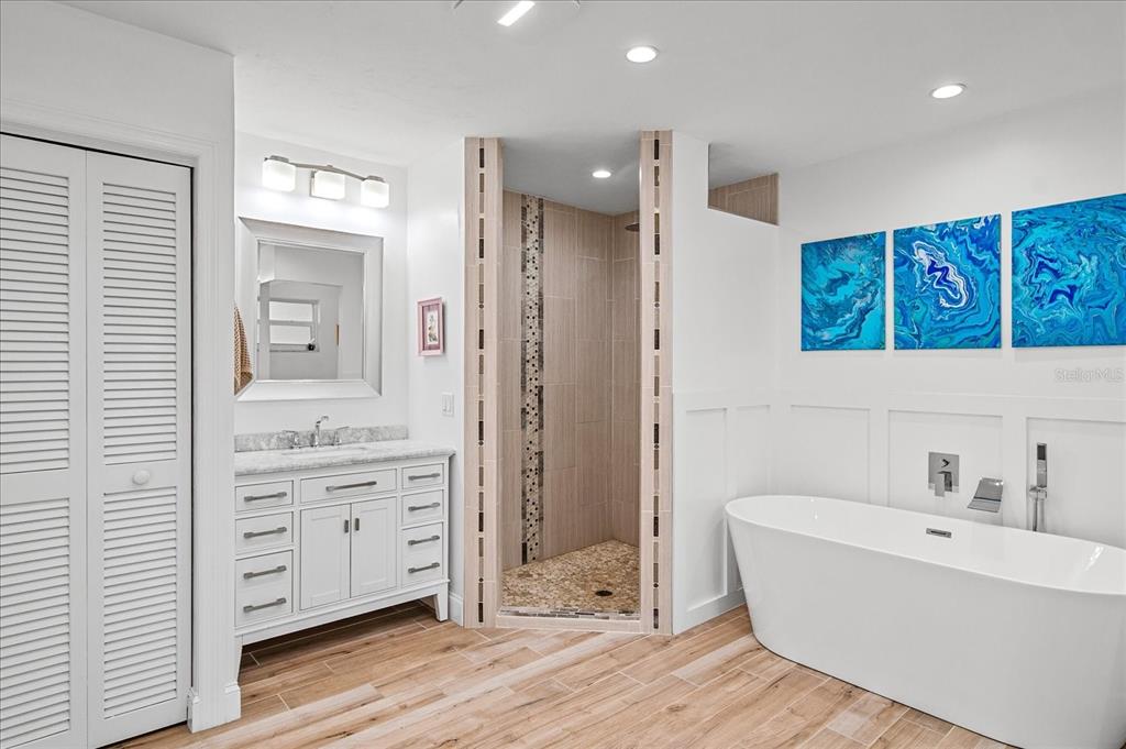 184 Colony Point Drive Punta Gorda, FL 33950 - Photo 29 of 58 a bathroom with a bathtub and a sink