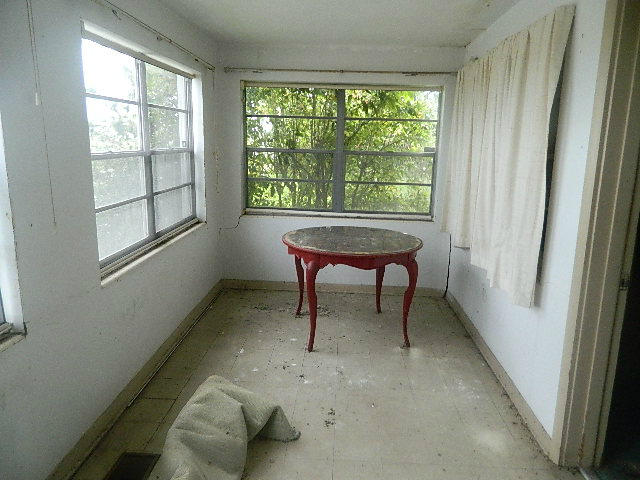 1147 Bacom Point Road Pahokee, FL 33476 - Photo 13 of 15 064